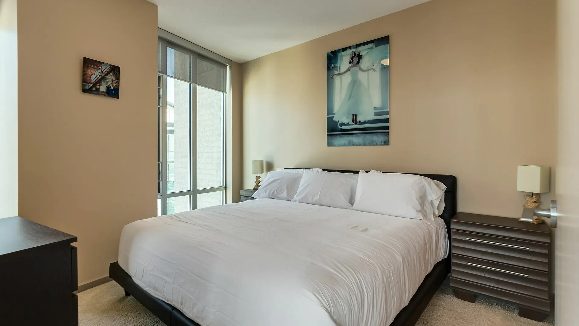 Riverfront Apartments By Corporate Stays YYC 0*,
